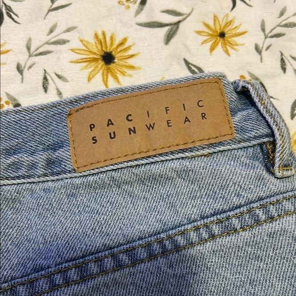 PacSun Distressed Dad Jeans Pacific Sunwear - Picture 6 of 6